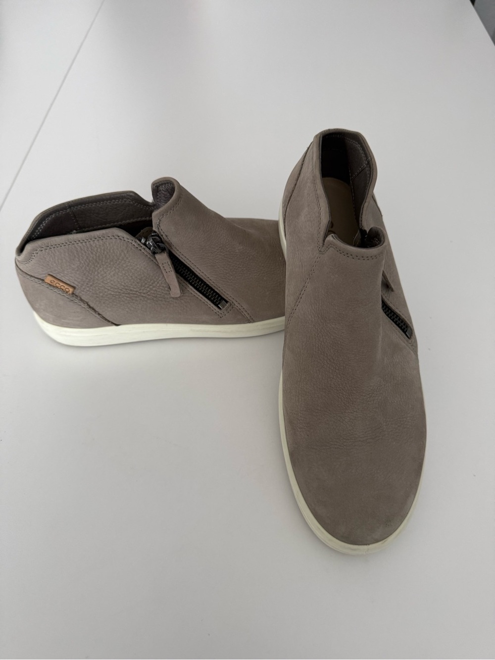 Ecco Women’s Soft 7 Liw side zip booties size 11W 42EU Grey Leather 
/Nubuck